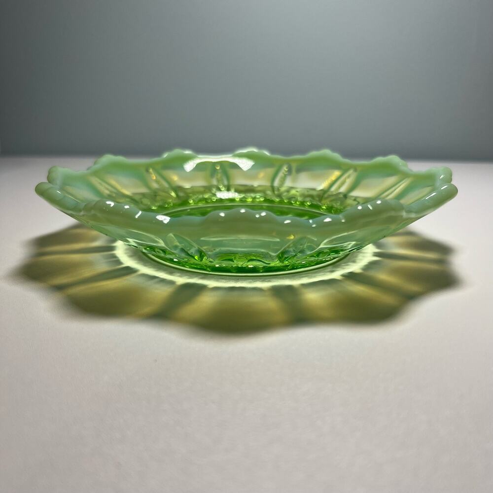 Vintage Jefferson Green Glass Opalescent Iris Meander Fleur de Lis Dish 7 Inches